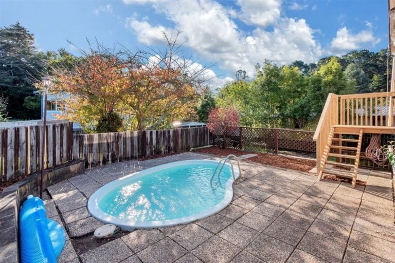 Photo of property in 905 Swanson Road, Swanson, Auckland, 0612