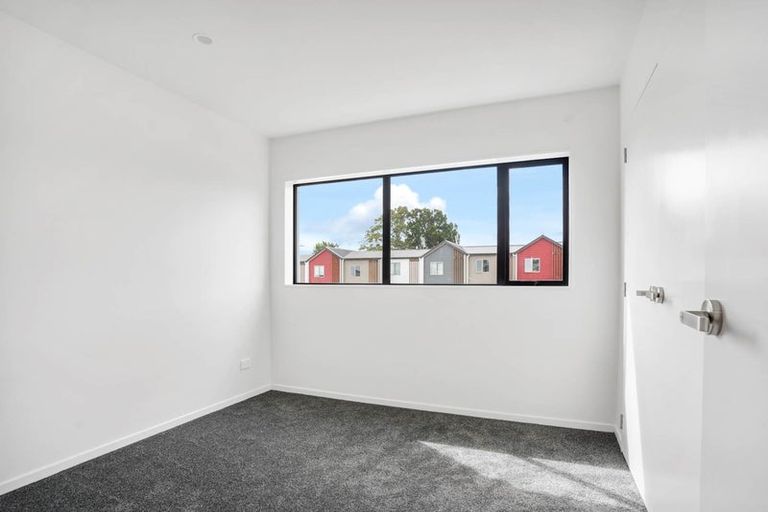 Photo of property in 3 Valour Lane, Papakura, 2110