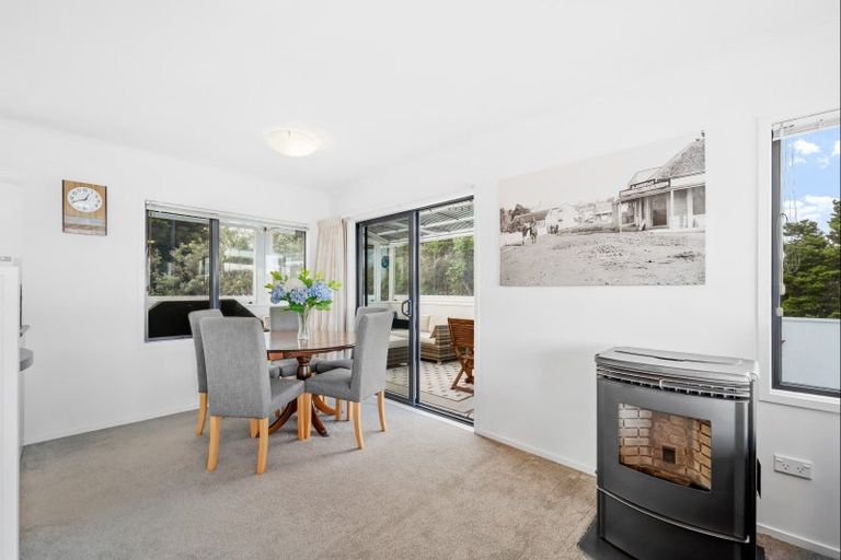 Photo of property in 4 Kookaburra Drive, Tawharanui Peninsula, Warkworth, 0986