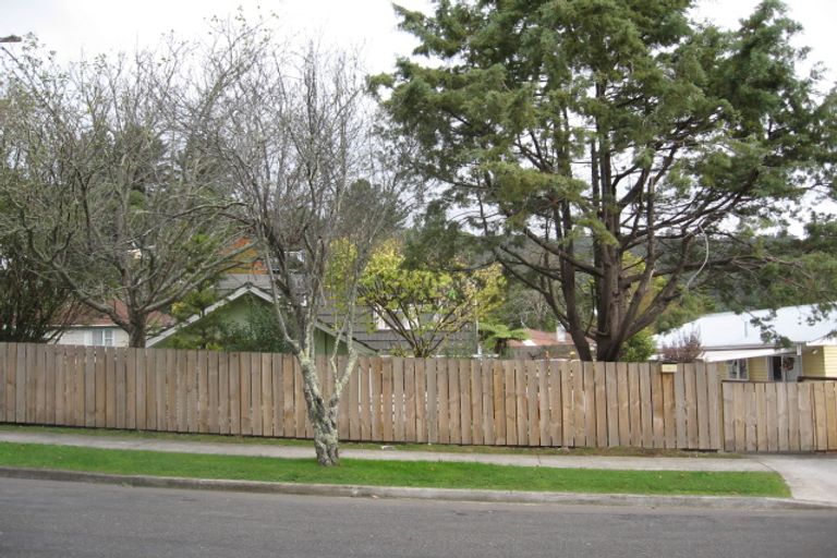 Photo of property in 20 Lowry Crescent, Stokes Valley, Lower Hutt, 5019