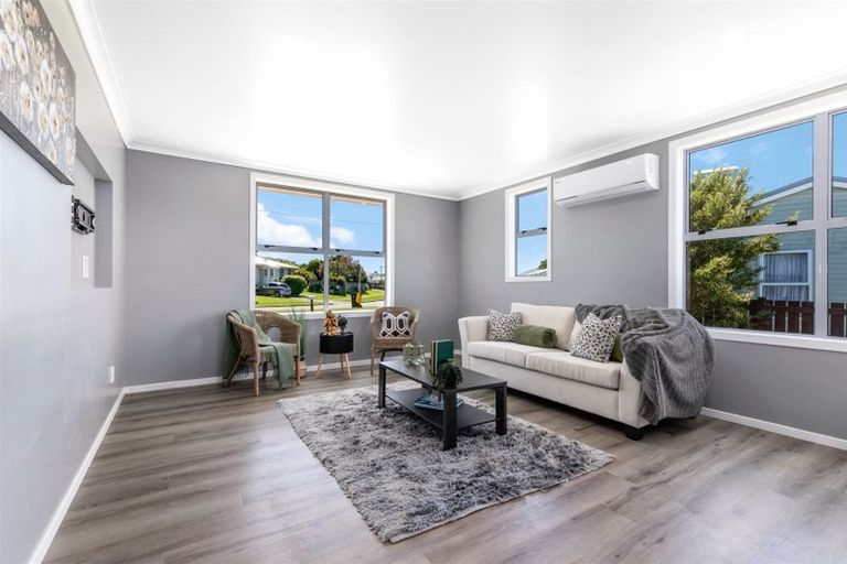 Photo of property in 31 Whanga Crescent, Titahi Bay, Porirua, 5022