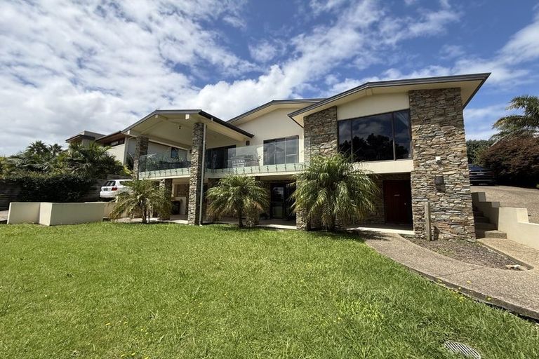 Photo of property in 71 Kittiwake Drive, Schnapper Rock, Auckland, 0632