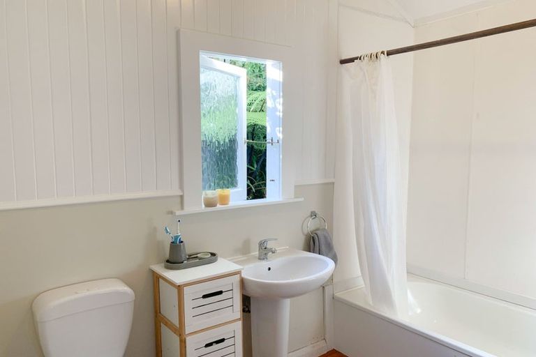 Photo of property in 29 Tirohanga Road, Tirohanga, Lower Hutt, 5010