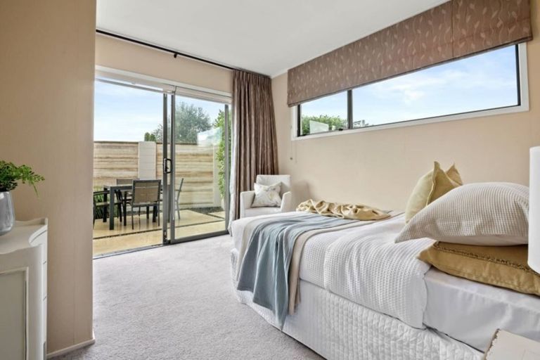 Photo of property in 14 Fielding Crescent, Farm Cove, Auckland, 2012