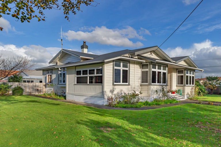 Photo of property in 2 Weraroa Road, Levin, 5510
