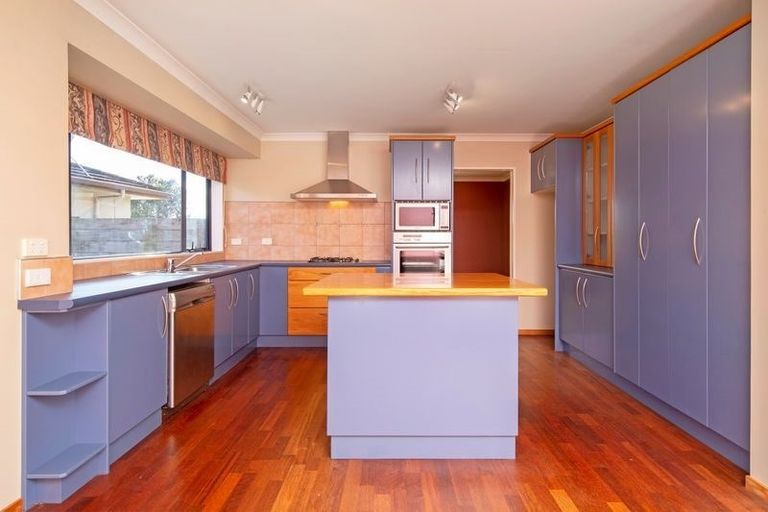 Photo of property in 1 Gilnockie Close, East Tamaki Heights, Auckland, 2016