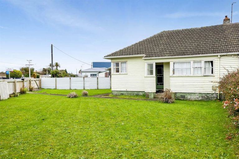 Photo of property in 210 South Road, Hawera, 4610