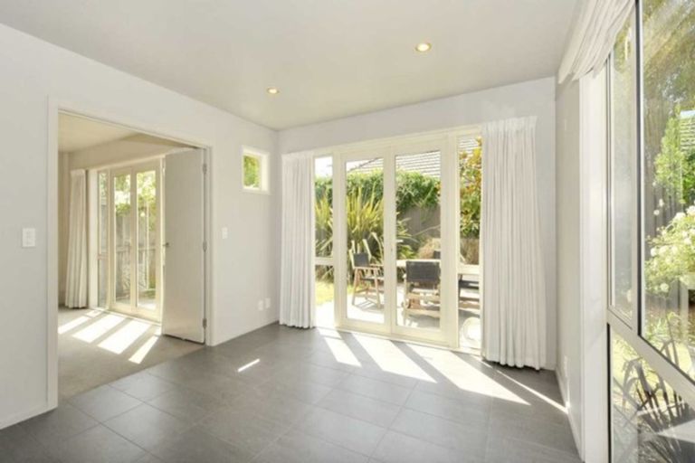 Photo of property in 19a Beatrice Place, Avonhead, Christchurch, 8042