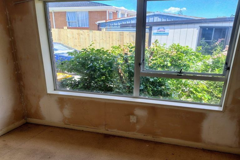 Photo of property in 2/37 Blacklock Avenue, Henderson, Auckland, 0612