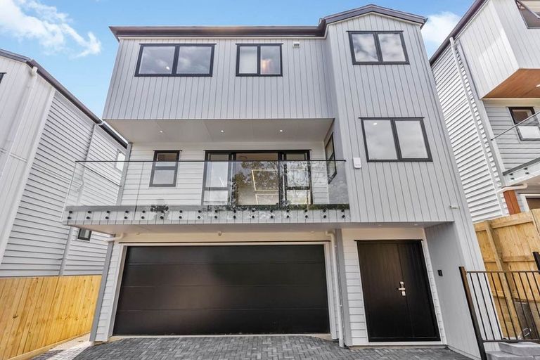 Photo of property in 116c Oaktree Avenue, Browns Bay, Auckland, 0630