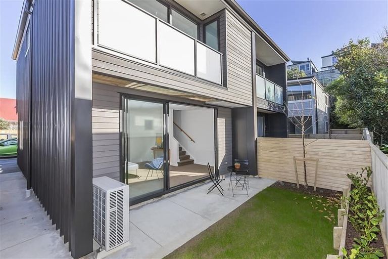 Photo of property in 5/74 Derwent Street, Island Bay, Wellington, 6023