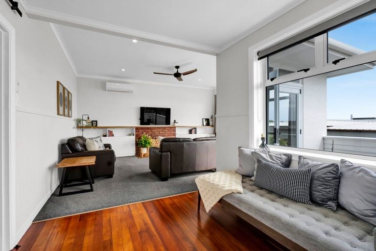 Photo of property in 7 Lemont Place, Westown, New Plymouth, 4310