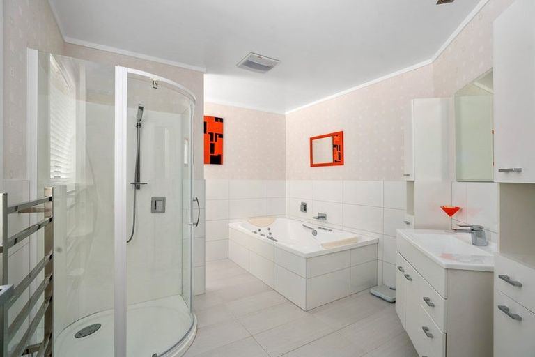 Photo of property in 48 Kelliher Drive, Wanaka, 9305