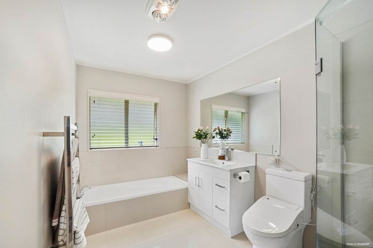 Photo of property in 3 Carnmore Place, Torbay, Auckland, 0630