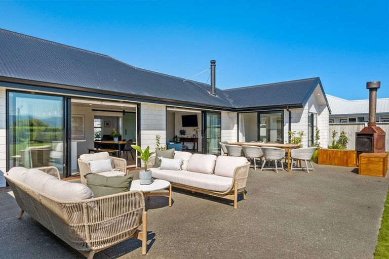 Photo of property in 28 Whitehall Drive, Springlands, Blenheim, 7201