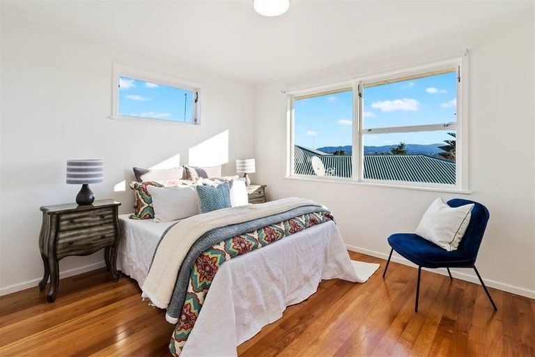 Photo of property in 32 Kirrie Avenue, Te Atatu South, Auckland, 0610