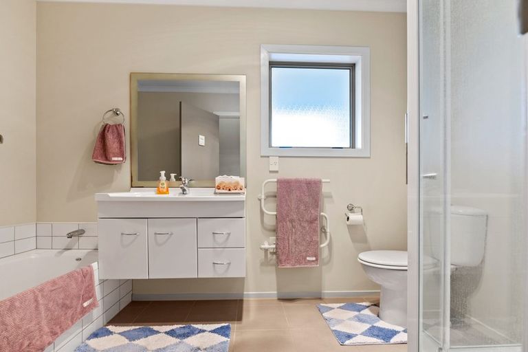 Photo of property in 35/64 Kawaha Point Road, Kawaha Point, Rotorua, 3010