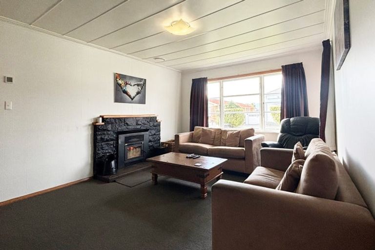 Photo of property in 2 Cole Grove, Wallaceville, Upper Hutt, 5018