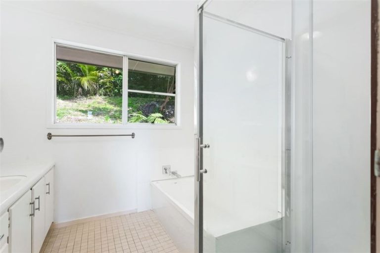 Photo of property in 5 Bush Road, Waiatarua, Auckland, 0604