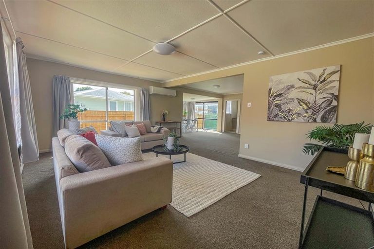 Photo of property in 4 Hollard Grove, Avalon, Lower Hutt, 5011