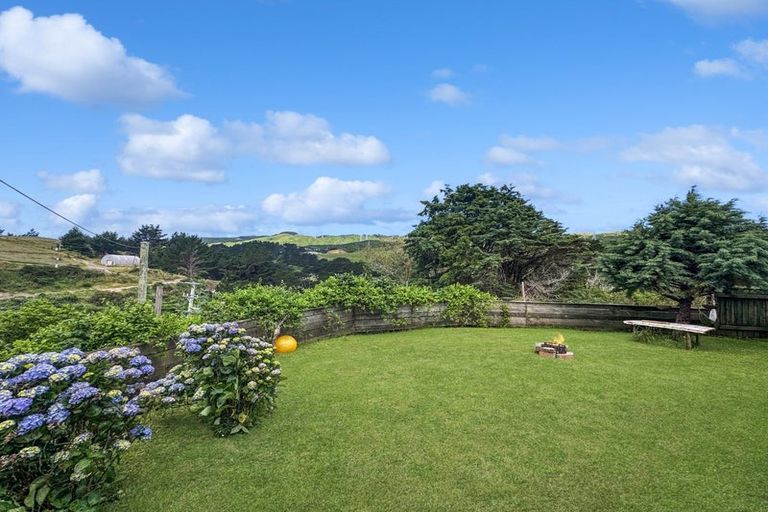 Photo of property in 21 Richmond Hill, Glenside, Wellington, 6037