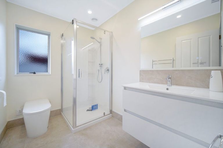 Photo of property in 11 Suncrest Drive, West Harbour, Auckland, 0618
