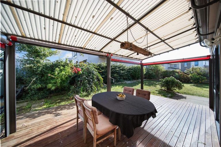 Photo of property in 70 Kaimoana Street, Weymouth, Auckland, 2103