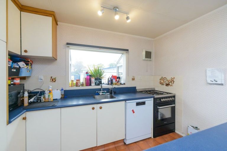 Photo of property in 27 Pinedale Parade, Milson, Palmerston North, 4414