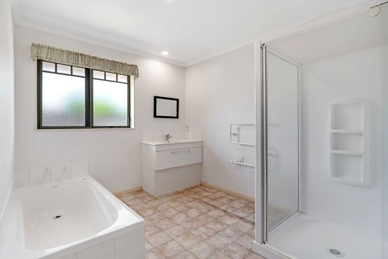 Photo of property in 30 Strachan Way, Highbury, Palmerston North, 4412