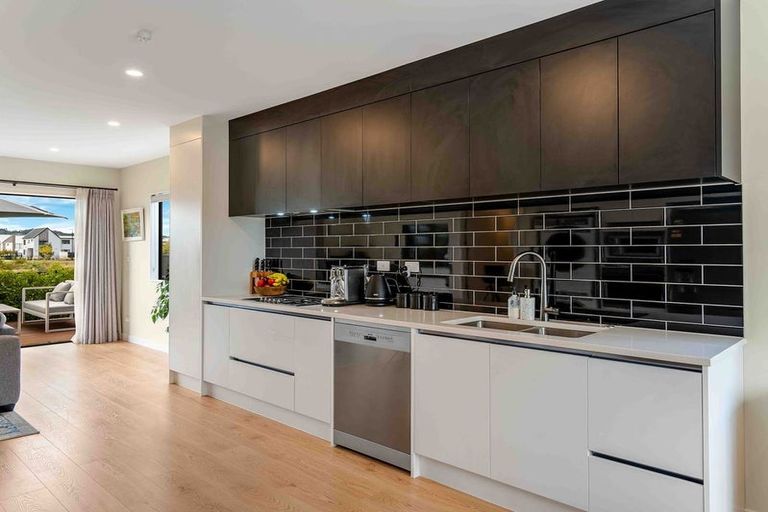 Photo of property in 22a Lumbarda Drive, Kumeu, 0810