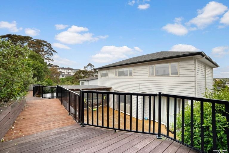 Photo of property in 17 Bintulu Place, Fairview Heights, Auckland, 0632