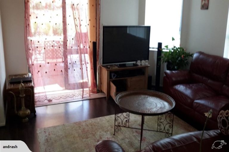 Photo of property in 66b Waimumu Road, Massey, Auckland, 0614