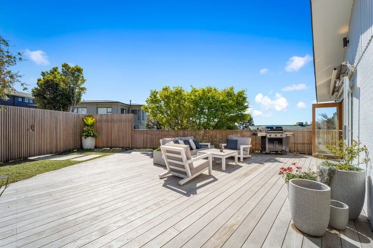 Photo of property in 5 Chevron Place, Castor Bay, Auckland, 0620