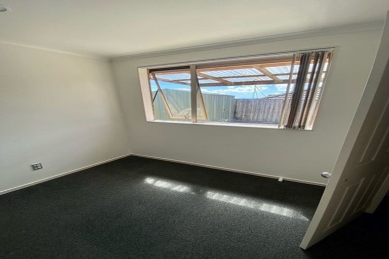 Photo of property in 8 Piriti Place, Weymouth, Auckland, 2103