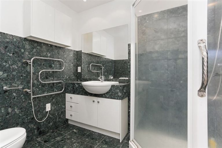 Photo of property in 3a/5 The Promenade, Takapuna, Auckland, 0622