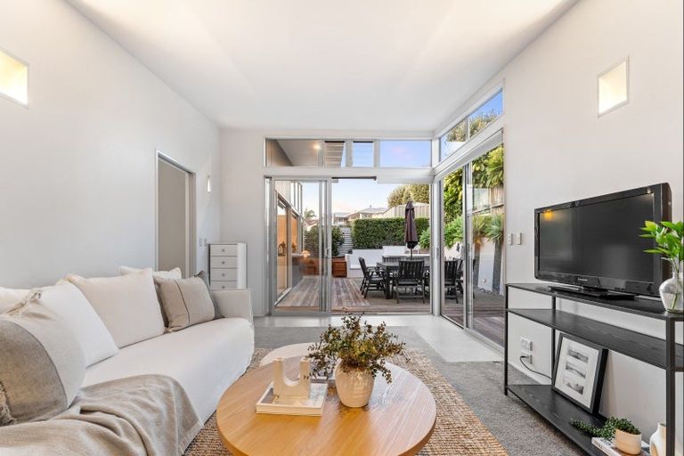 Photo of property in 16 North West Anchorage, Omaha, 0986