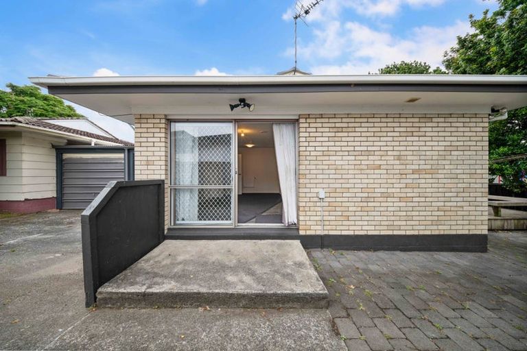 Photo of property in 2/515 Weymouth Road, Weymouth, Auckland, 2103