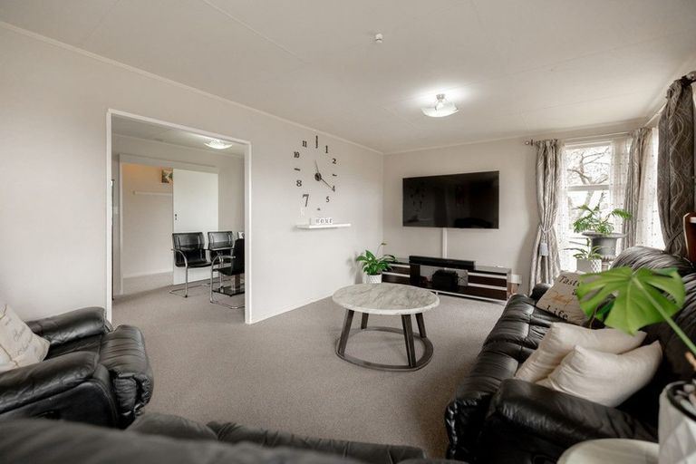 Photo of property in 19 Halswell Crescent, Westbrook, Palmerston North, 4412