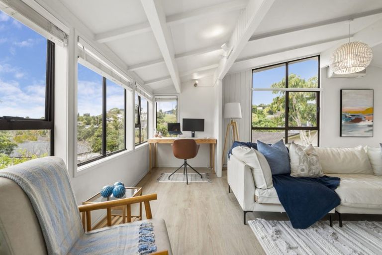 Photo of property in 18 Macnay Way, Murrays Bay, Auckland, 0630