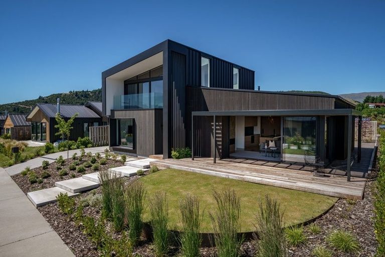 Photo of property in 16 Robrosa Street, Wanaka, 9305