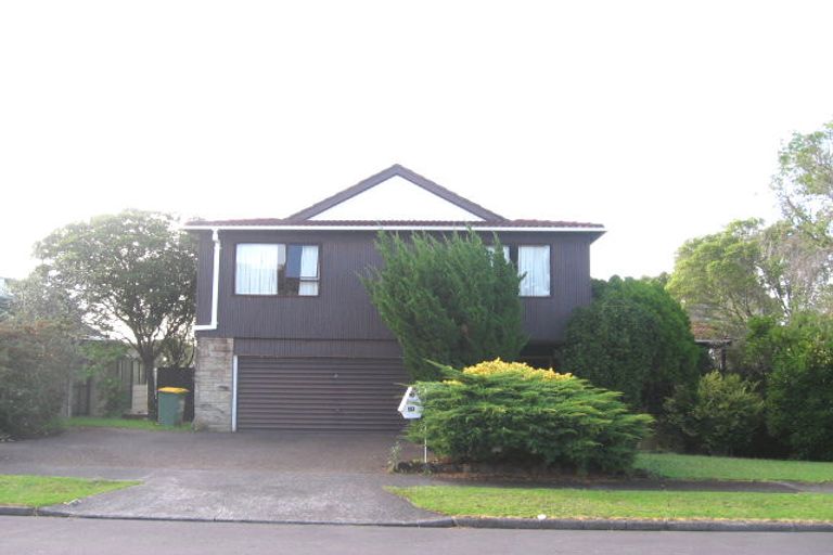 Photo of property in 11 Makepiece Place, Chatswood, Auckland, 0626