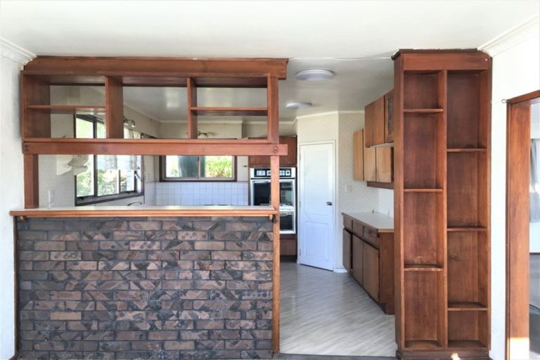 Photo of property in 637 Glenfield Road, Totara Vale, Auckland, 0629