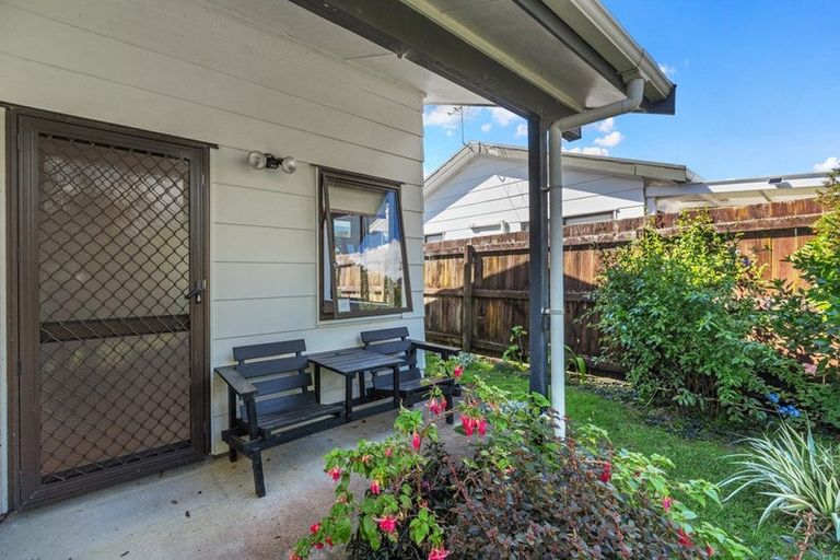 Photo of property in 3/121 Bruce Mclaren Road, Henderson, Auckland, 0612