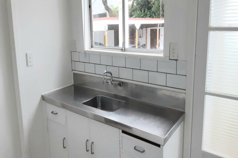 Photo of property in 105 Derwent Street, Island Bay, Wellington, 6023