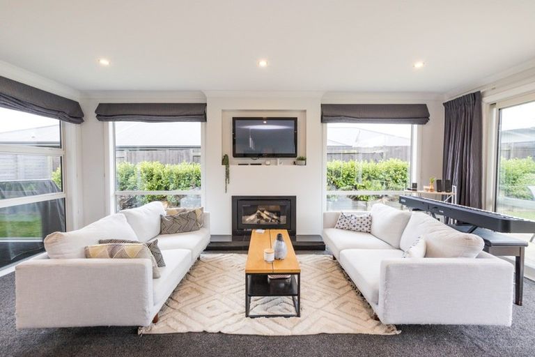 Photo of property in 10 Silicon Way, Fitzherbert, Palmerston North, 4410