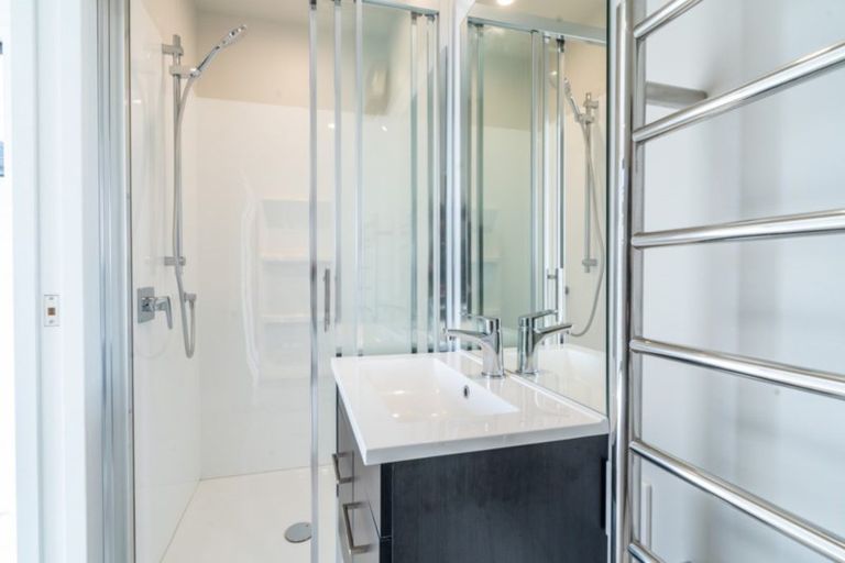 Photo of property in 2 Matakanui Lane, Wanaka, 9305