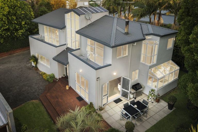 Photo of property in 2/37 Newhaven Terrace, Mairangi Bay, Auckland, 0630