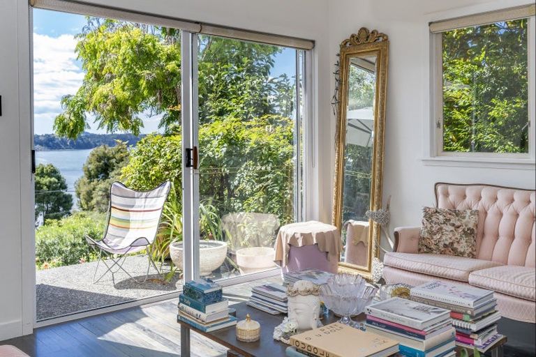 Photo of property in 15 Opou Road, Titirangi, Auckland, 0604