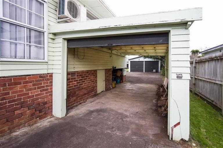 Photo of property in 276 Glenfield Road, Glenfield, Auckland, 0629