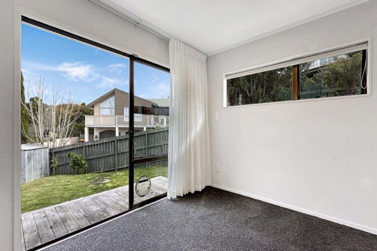 Photo of property in 2/5 Manaia Place, Mairangi Bay, Auckland, 0630